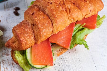 Круассан с лоcосем