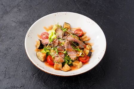 Салат с ростбифом