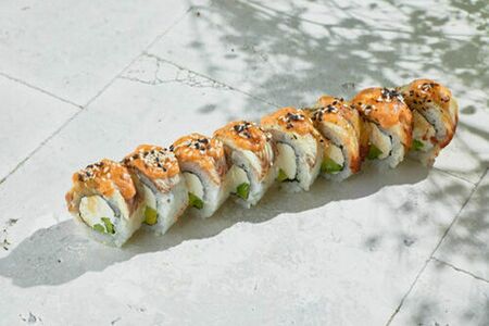 Филадельфия запеченная с угрем и соусом унаги