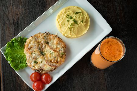 Мясо под сырной шапочкой