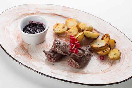 Вырезка из ягнёнка с соусом из чёрной смородины