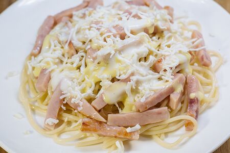 Паста с ветчиной и сыром