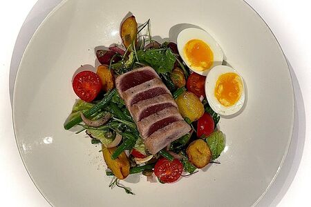 Нисуаз с тунцом татаки