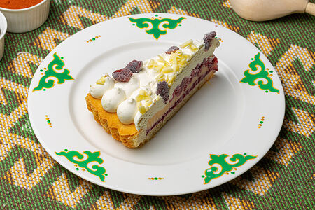 Брусничный кремовый пирог