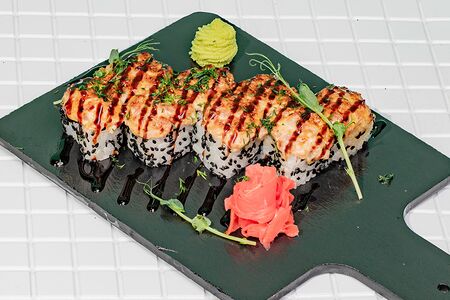 Ролл с беконом запеченный