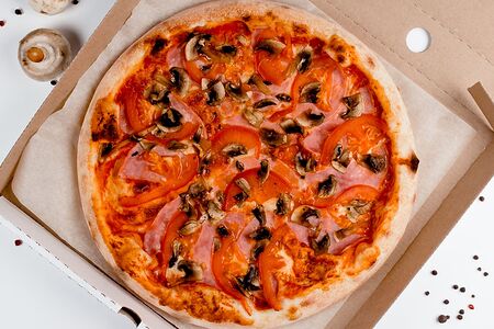 Ветчина, грибы, томаты