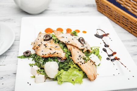 Салат с рукколой