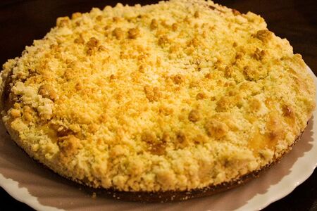 Пирог с яблоком и вишней