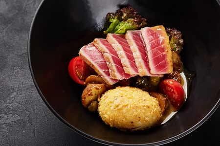 Салат с тунцом