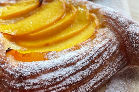 Слойка с нектарином