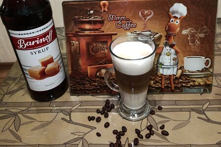 Капучино с сиропом Карамель, Ваниль, Лесные орехи (на выбор)