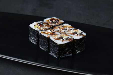 Ролл с угрем