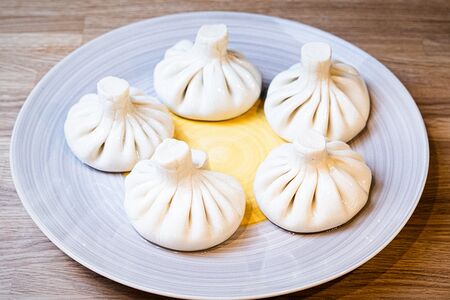 Хинкали с говядиной и зеленью