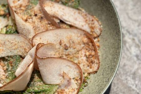 Салат с пастрами из индейки