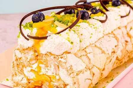 Меренговый рулет манго-маракуйя