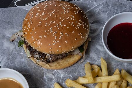 Бургер с бараниной