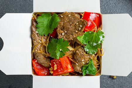 По Китайски с говядиной с лапшой фунчоза