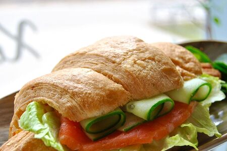 Сэндвич с красной рыбой