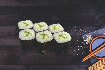 Маки с огурцом