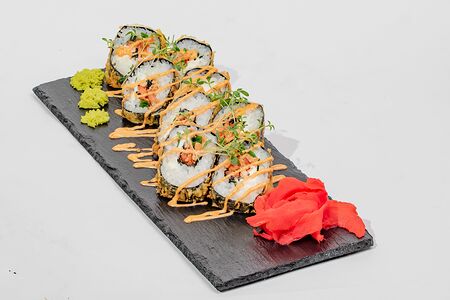 Ролл с жареным лососем