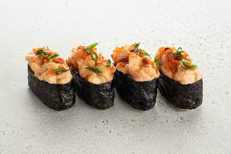 Запеченные суши с лососем (4 шт)