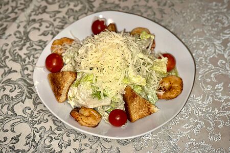 Цезарь с тигровыми креветками