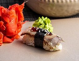 Суши с угрем