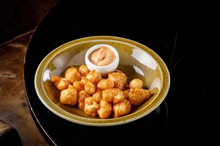 Попкорн из креветок со спайси-соусом