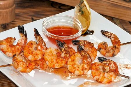 Тигровые креветки гриль под кисло-сладким соусом