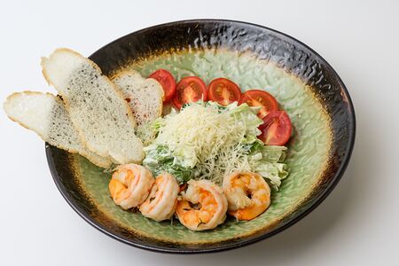 Цезарь с тигровыми креветками