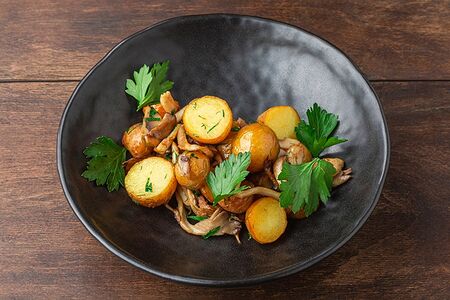 Жареный картофель с грибами