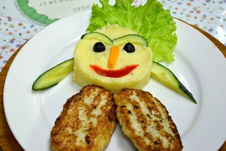 Куриные котлетки с картофельным пюре