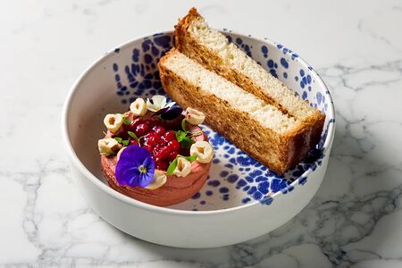 Ванильный паштет из цыпленка с брусникой и фундуком