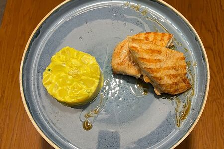 Куриный стейк с картофельным тартаром