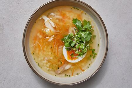 Суп с цыпленком и сицилийской фреголой