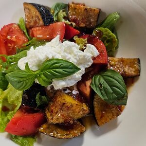 Салат с хрустящими баклажанами