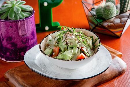 Салат с авокадо