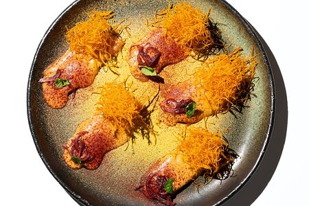 Сашими из лосося с пастой из перца ахи и хрустящими бататом