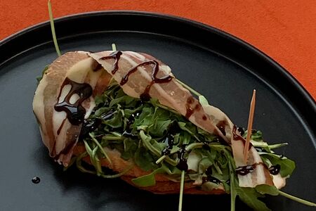 Брускетта с беконом