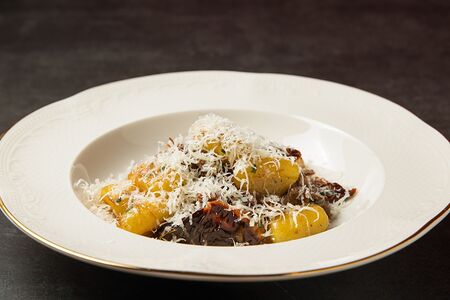 Ньокки с говядиной и вялеными томатами