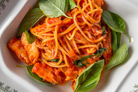 Паста с крабом и печёными томатами