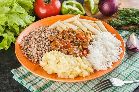 Гуляш с гарниром