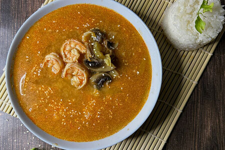 Том ям с креветками