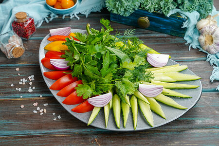 Сезонные овощи с зеленью