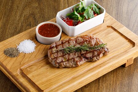 Стейк Рибай с соусом Нью-Йорк