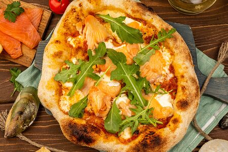 Пицца с копчёным лососем