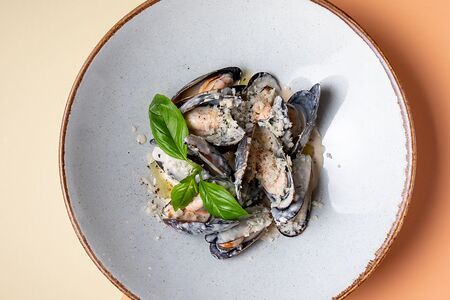 Мидии в грибном соусе