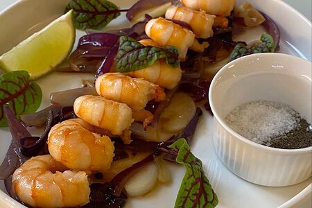 Креветки жареные с чесноком