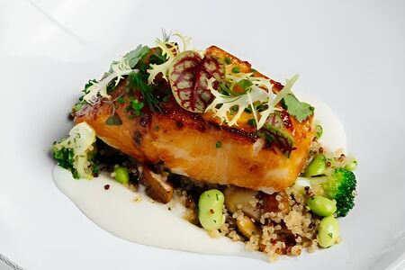 Угольная рыба мисо с белыми грибами