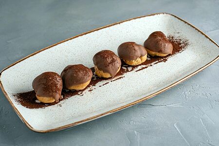 Профитроли шоколадные